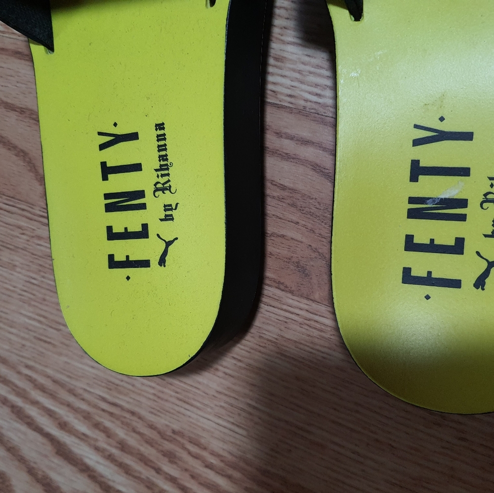 Fenty x Puma by Rihanna Slides - Picture 2 of 3